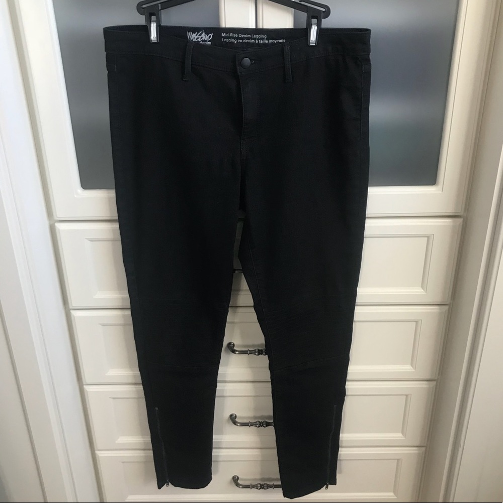 Women’s Moto-Style Black Skinny Jeans